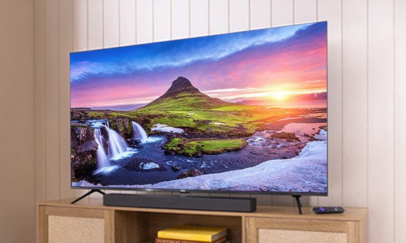 Téléviseur Série Plus Roku affichant un écran QLED coloré avec Dolby Vision