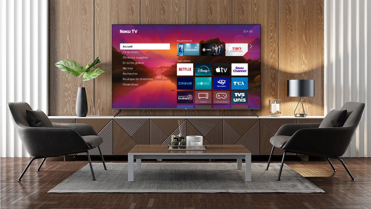 Disposition d’ une télé marquée Roku dans un salon